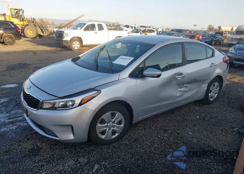 2017 Kia Forte Lx z USA, uszkodzony, nr VIN 3KPFK4A72HE094960